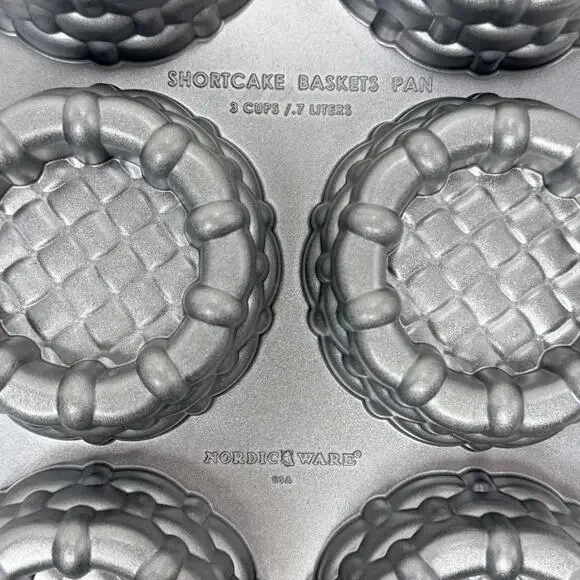 WILLIAMS-SONOMA Nordic Ware Shortcake Basket Pan Silver 3 Cup Cakelet Easter EUC - Picture 3 of 5